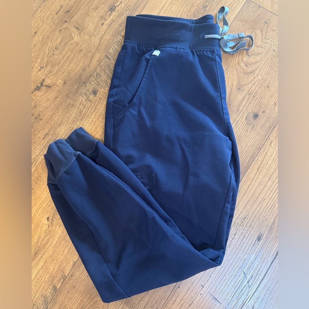 FIGS Scrubs Women’s Zamora jogger in Navy Blue size SMALL petite